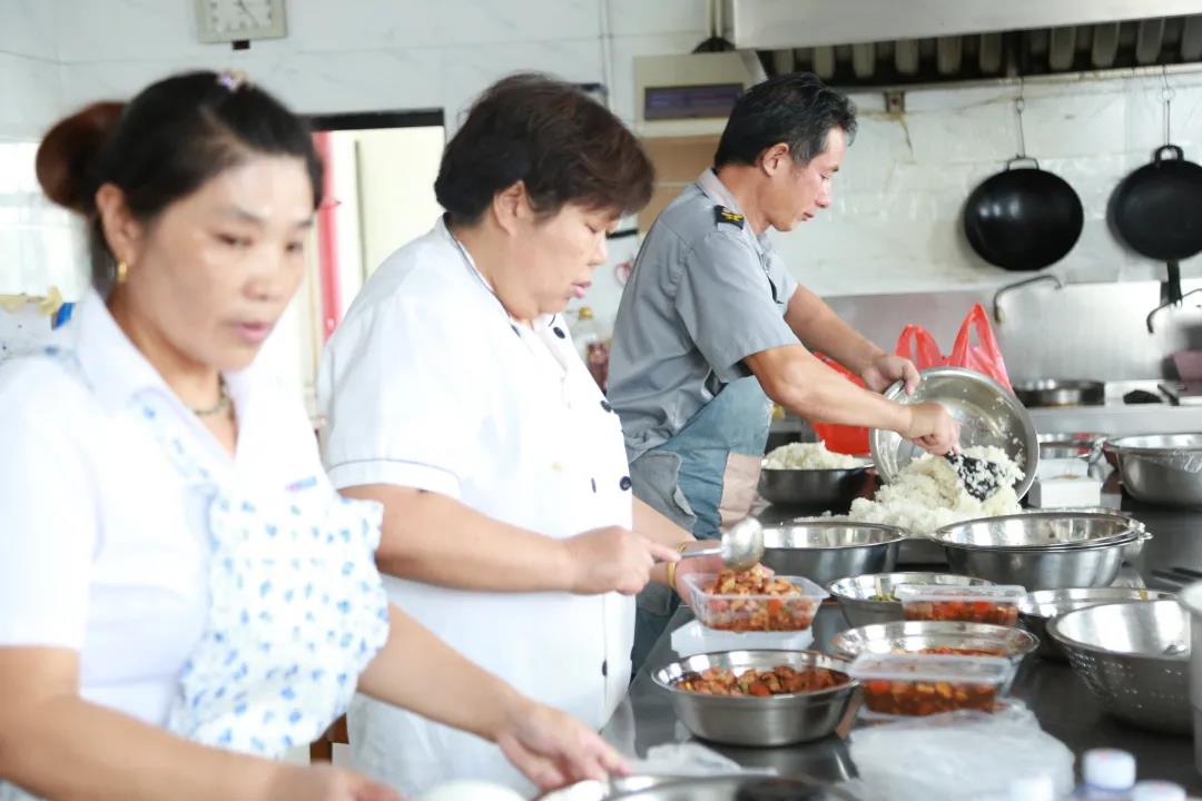 湯姆食堂不打烊 行政后勤有保障 | 江蘇湯姆集團行政后勤全力以赴做好員工用餐保障工作！